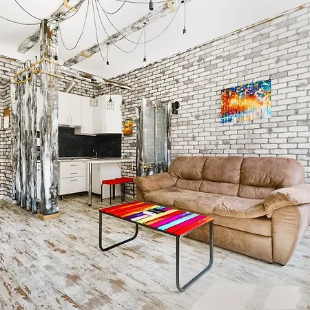 Loft On Mayakovsky 9 * אודסה